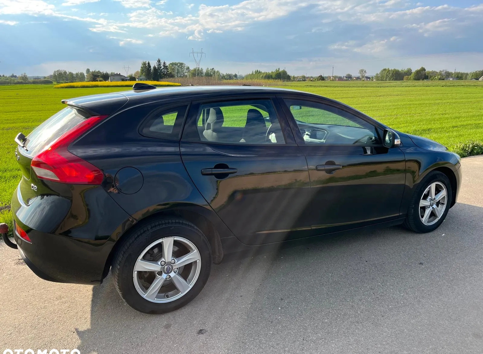 Volvo V40 cena 39900 przebieg: 223000, rok produkcji 2015 z Lublin małe 191